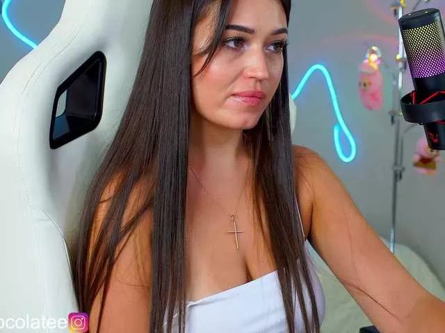 Offline Adel-chocolatee on BongaCams