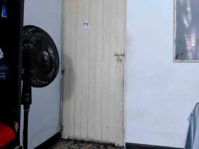 Offline BlowMommy on BongaCams