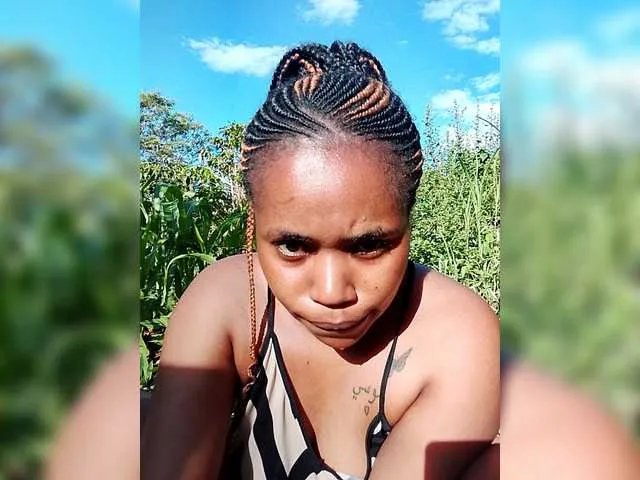 Offline charlyne on BongaCams