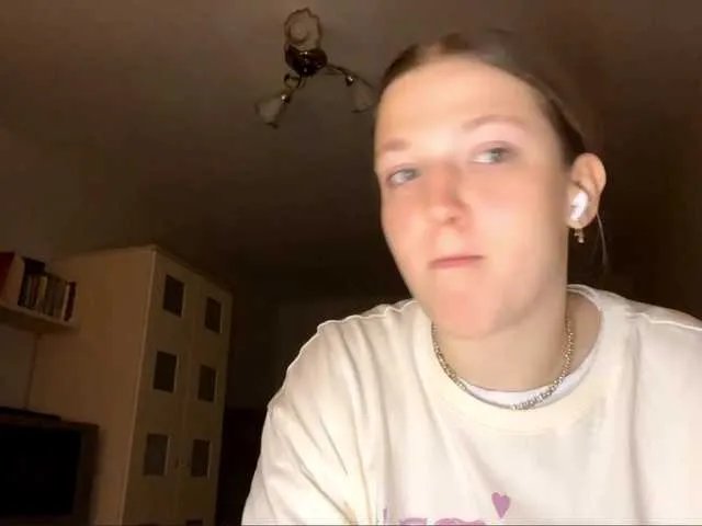 Offline CharmaineSease on BongaCams