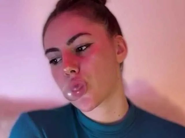 Freechat claireheart on BongaCams