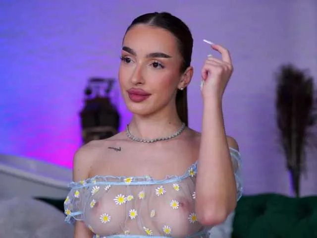 ClaraBenatti — Blondie ready to prove that you can make art while sinning 153366111333  Orgasm at @remain TOKENS LEFT 