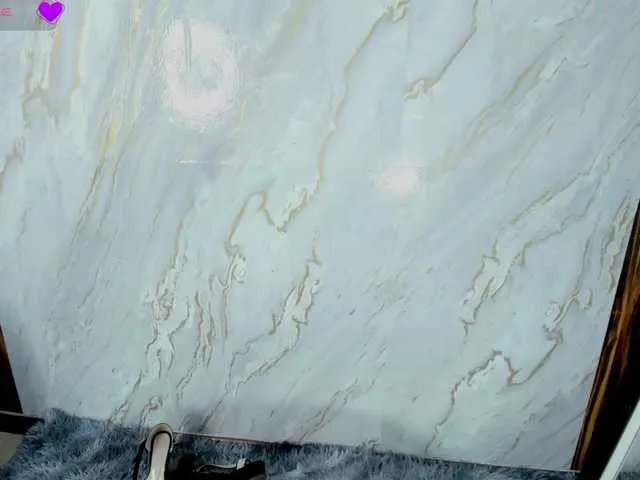 Offline curvymilff on BongaCams