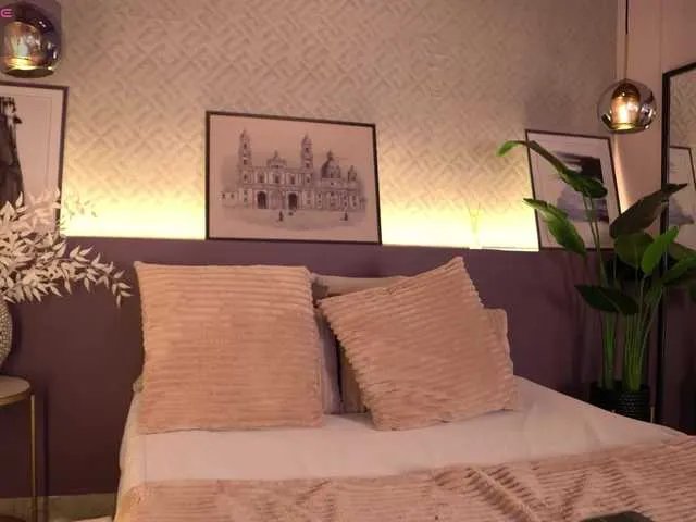 Offline ElleDiane on BongaCams