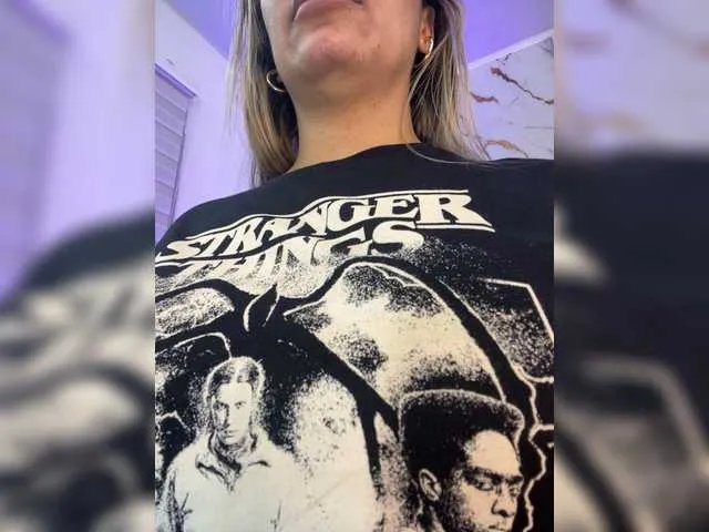 Offline EmilyLeah on BongaCams