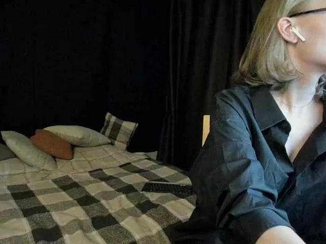 Offline eva-adamova on BongaCams