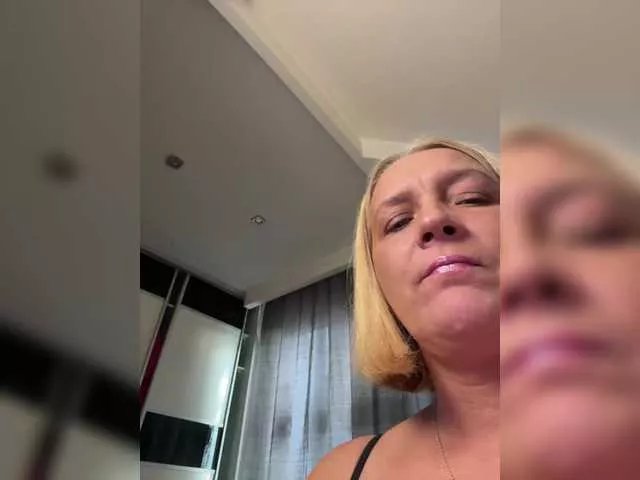 Offline Eva-Bella on BongaCams