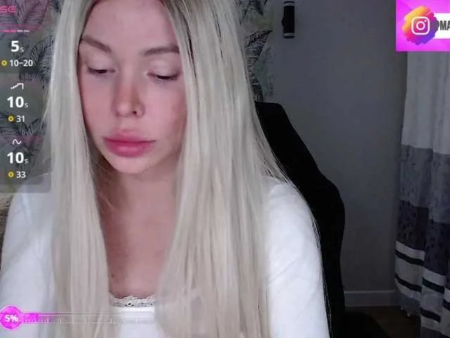 Offline Foxymoxy19 on BongaCams