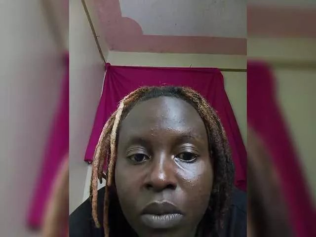 freakcurvy8 on BongaCams