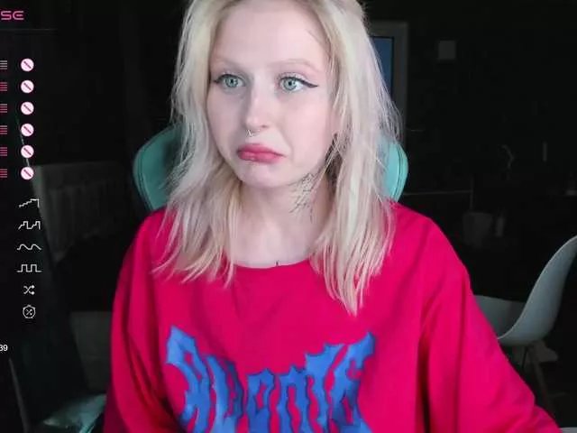Offline goth-bimbo on BongaCams