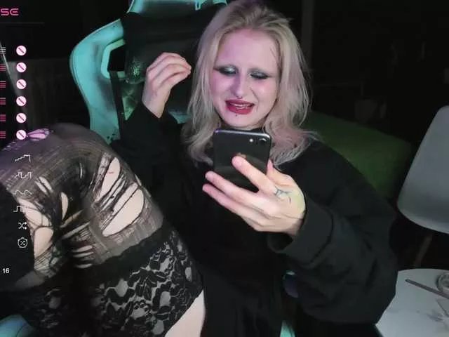 Offline goth-bimbo on BongaCams