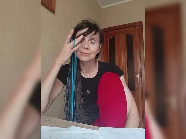 Offline Hellenalonenochka on BongaCams