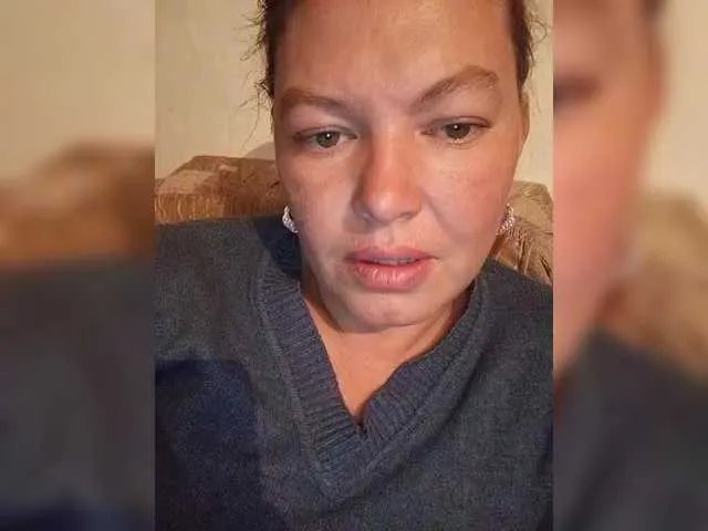 Offline Juliamad on BongaCams