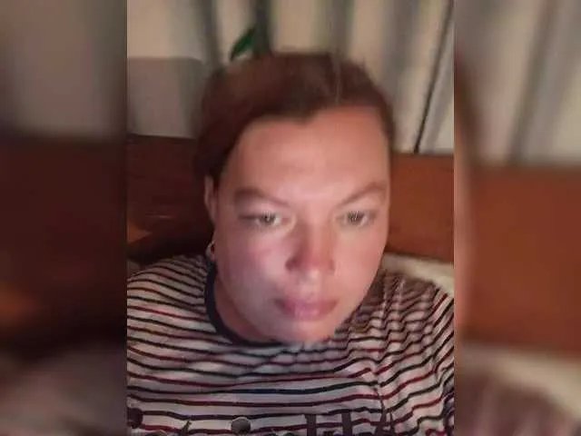 Offline Juliamad on BongaCams