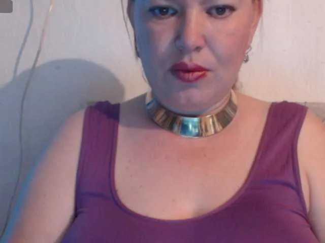 Offline Juliamad on BongaCams