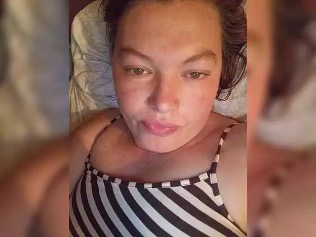 Offline Juliamad on BongaCams