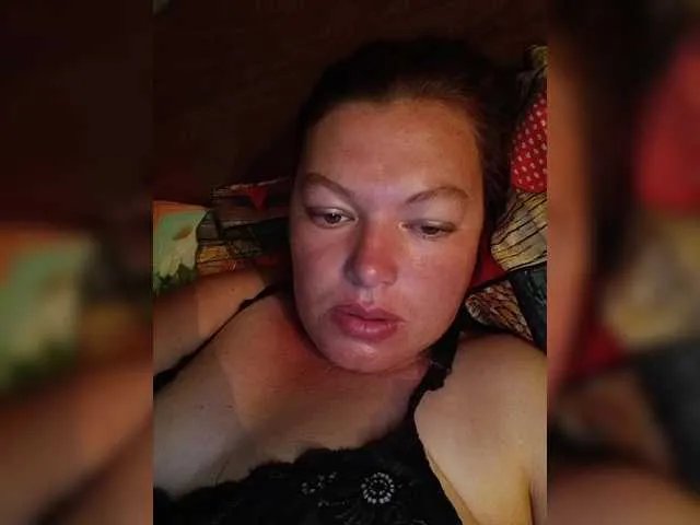 Offline Juliamad on BongaCams