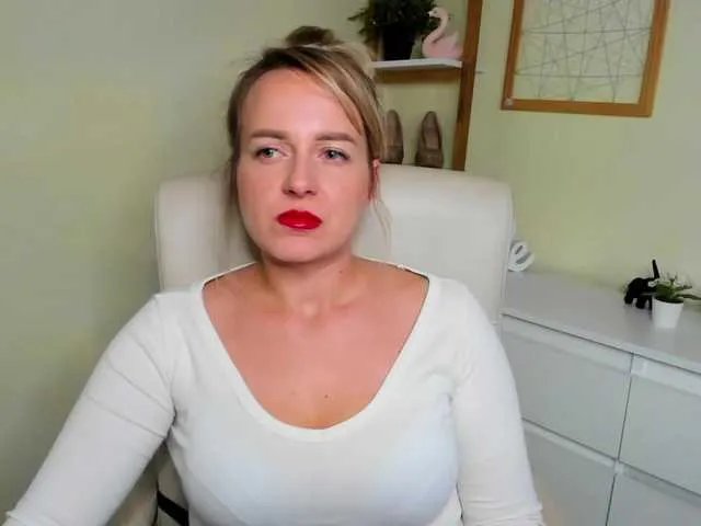 Offline Karenyourwish on BongaCams