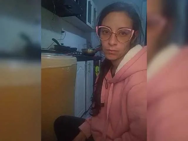 Offline Kingofqueen23 on BongaCams