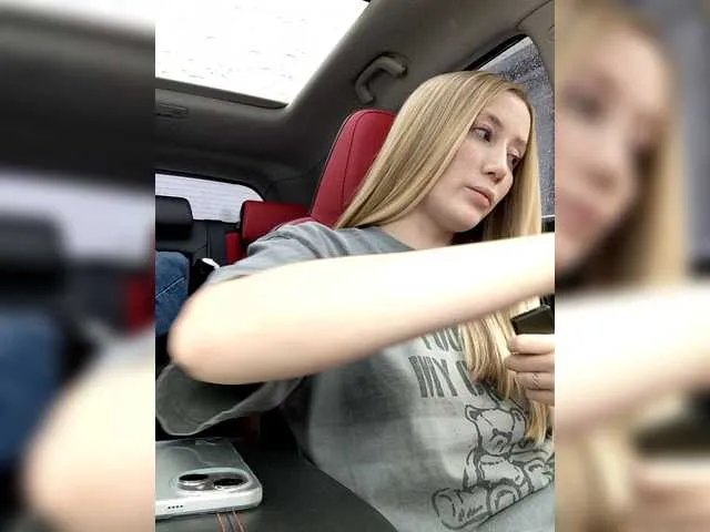 Offline lana-lana03 on BongaCams