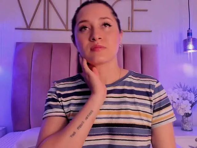 Freechat LeiahBlonde on BongaCams