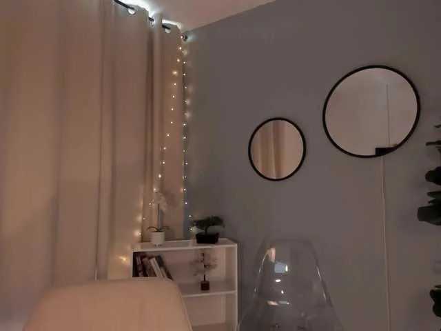 Offline LiaPearce on BongaCams