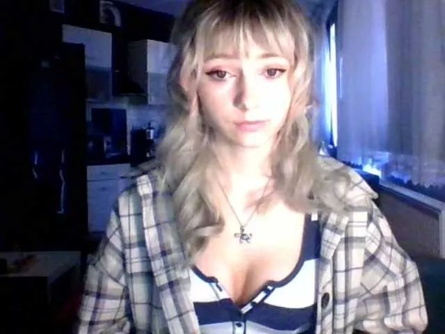Offline LuciaLovely on BongaCams
