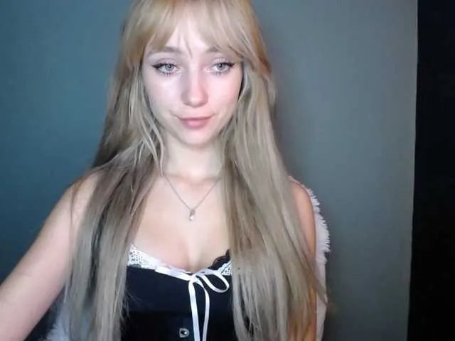 Offline LuciaLovely on BongaCams