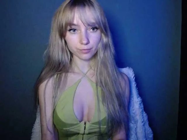 Offline LuciaLovely on BongaCams