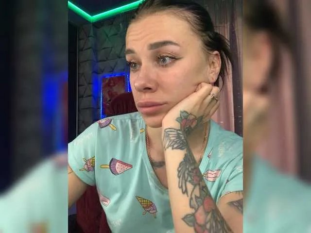 Offline MaidenCrystal on BongaCams