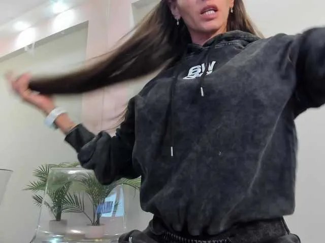 Offline Maya-Hellen on BongaCams