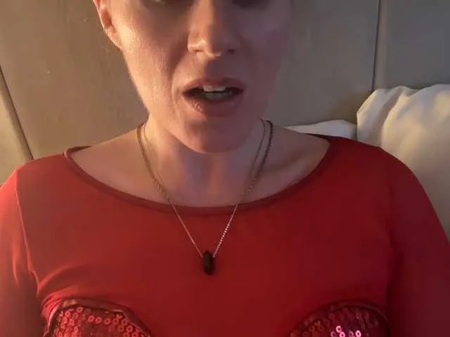 Offline REDHEADROSIE on BongaCams