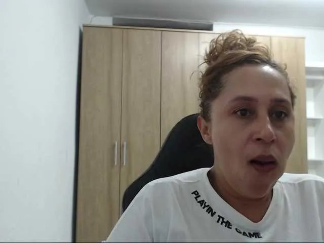 Offline RoxanaMilf on BongaCams