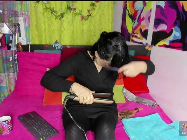 Offline scarlett40 on BongaCams