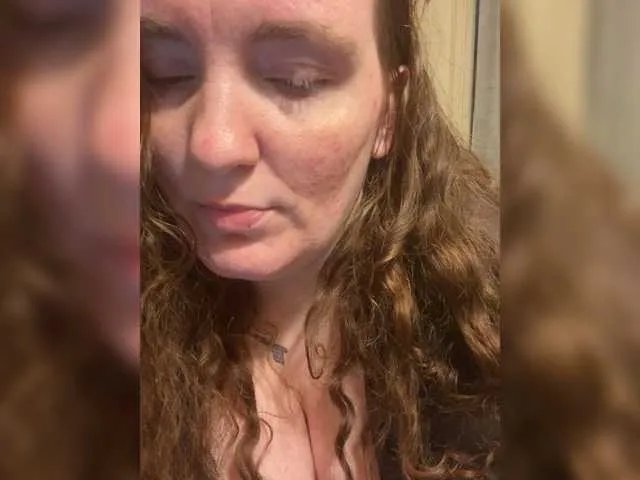 Offline Sexyred3141-1 on BongaCams