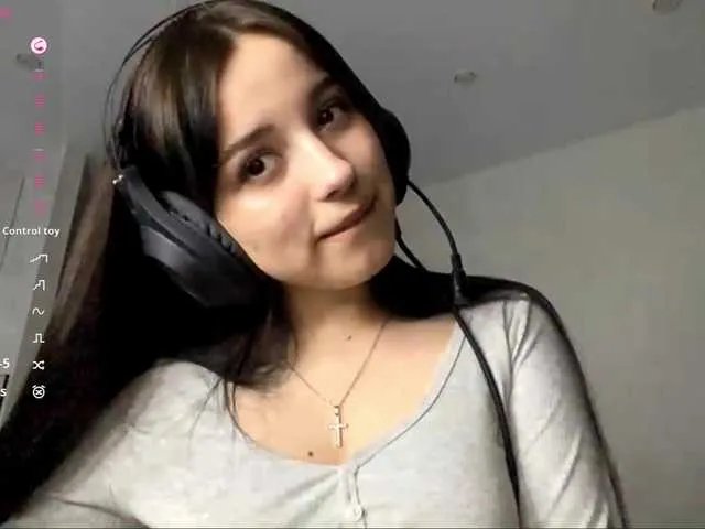 Offline ShandraVanderwege on BongaCams