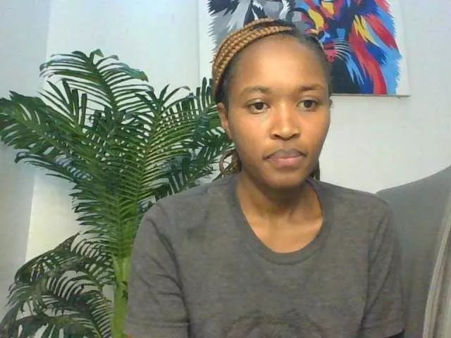 Freechat shanizz001 on BongaCams