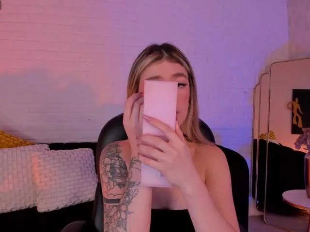 Offline ViolettHansson on BongaCams