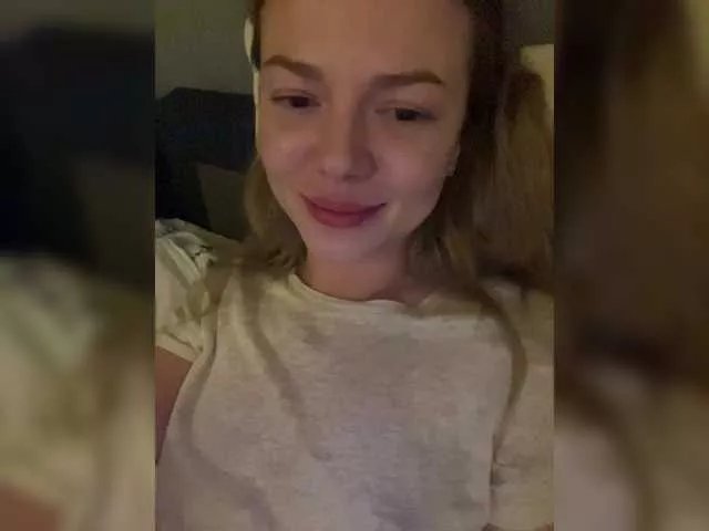 Freechat wetLips on BongaCams