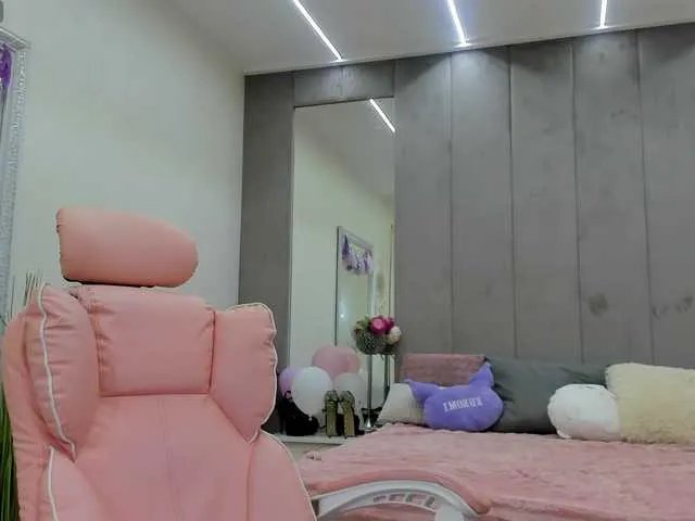 Offline YannaMiana on BongaCams