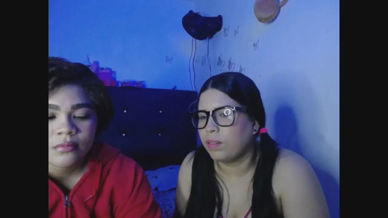 Offline 2lunaslindas on Cam4