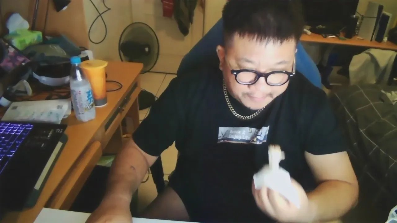 Offline aa770223 on Cam4