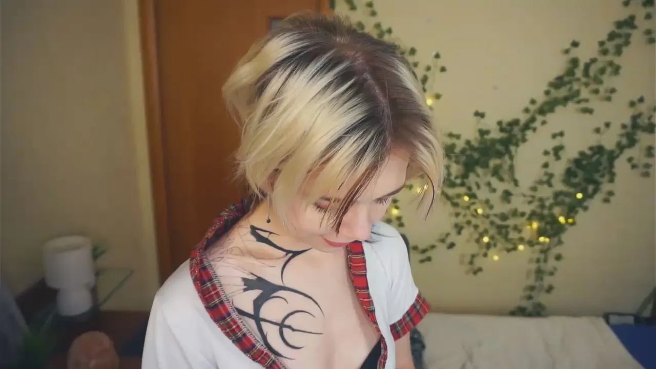 Offline AftonFountain on Cam4