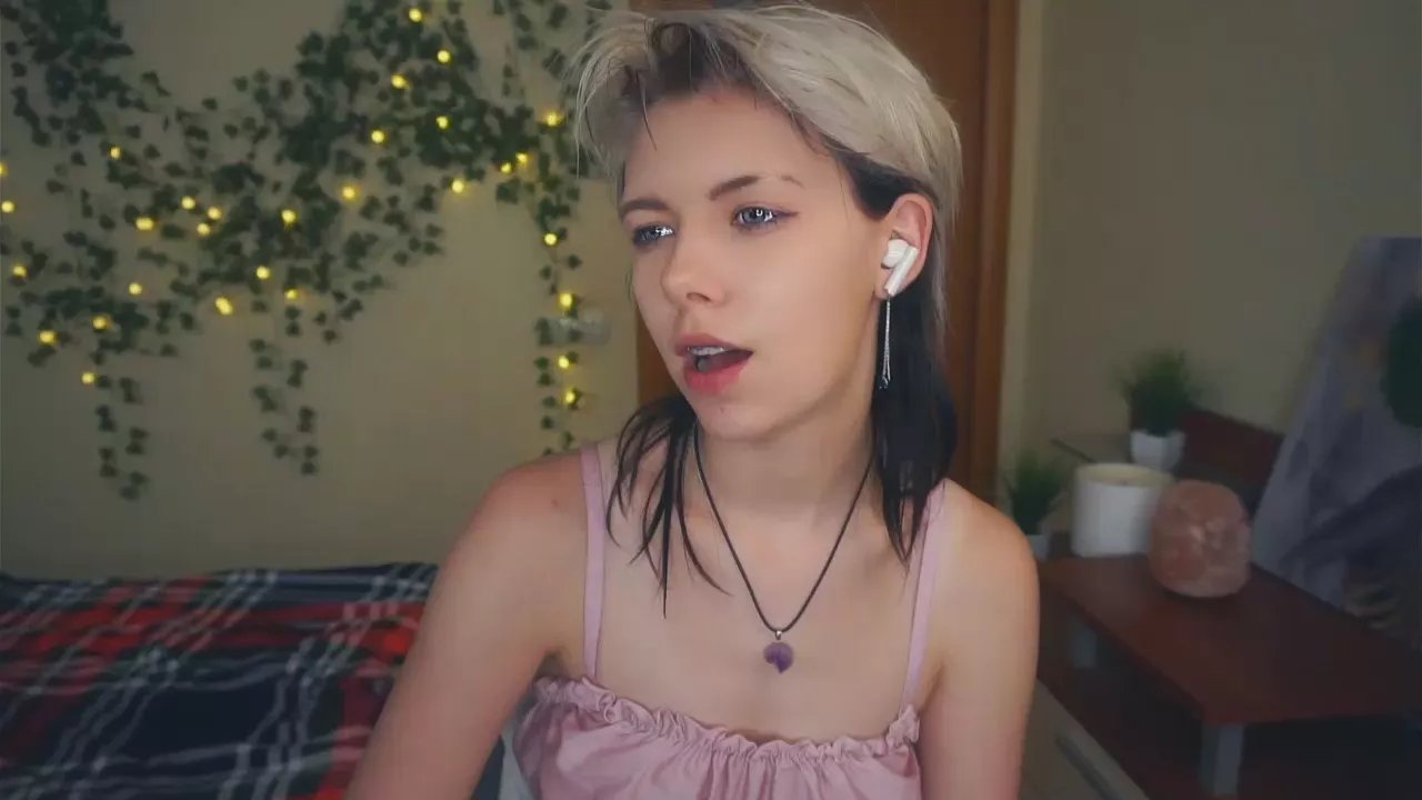 Offline AftonFountain on Cam4