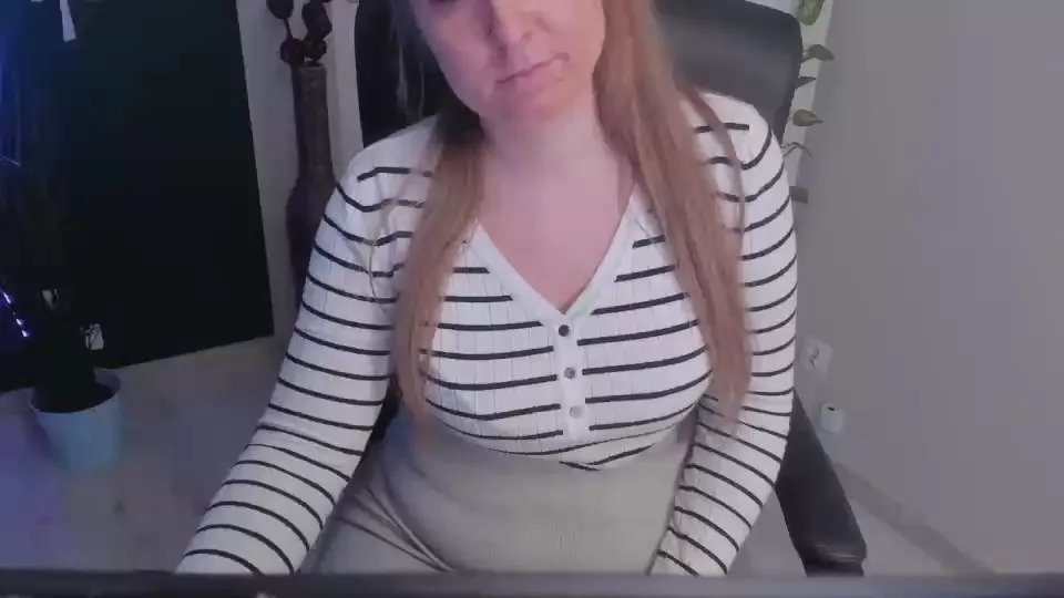 Offline AlenaGoddess on Cam4