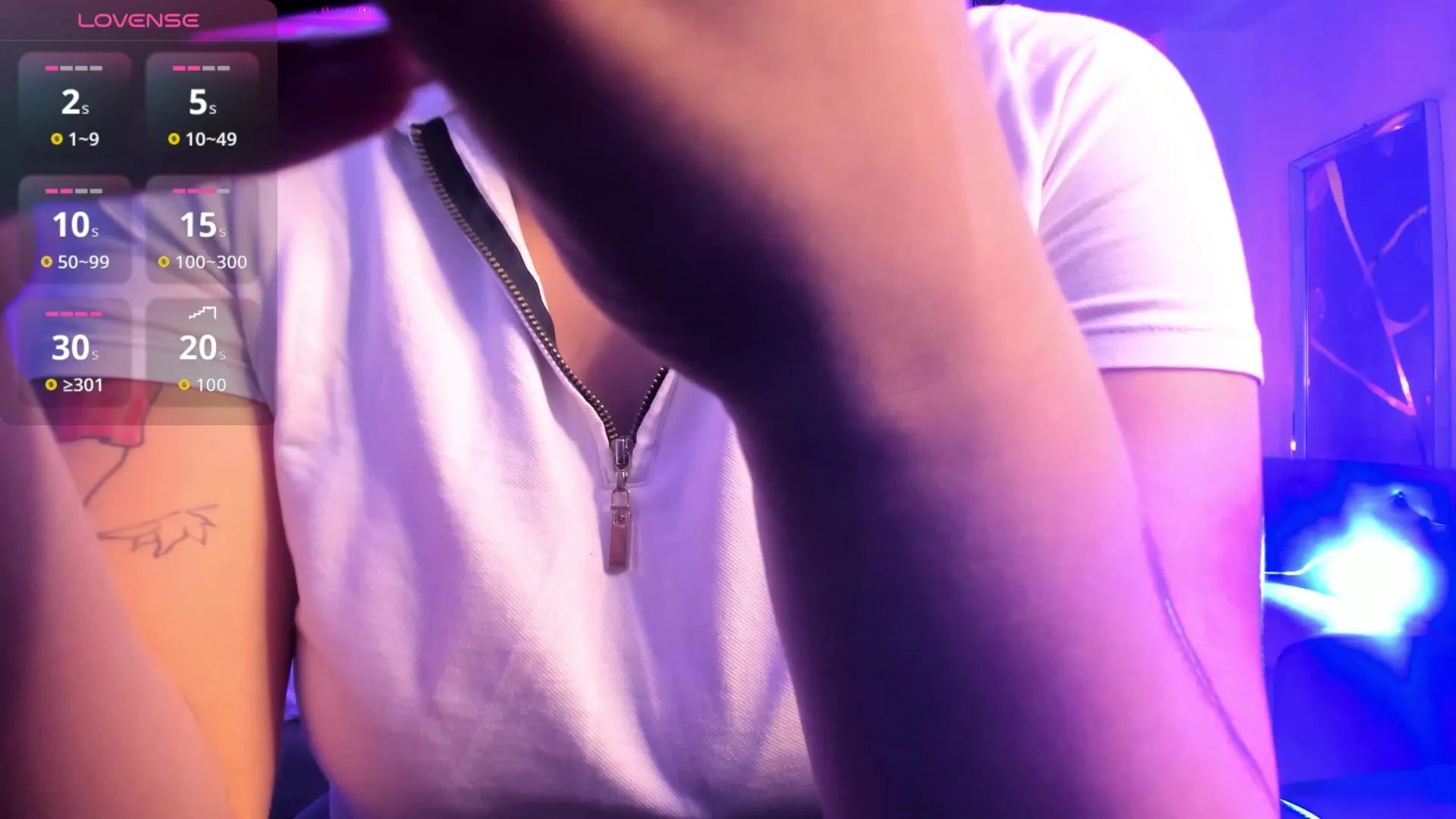 Offline AlessiaDouce on Cam4