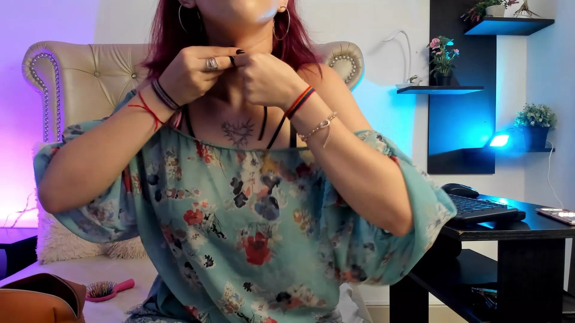 Offline AlexaFoxy18 on Cam4