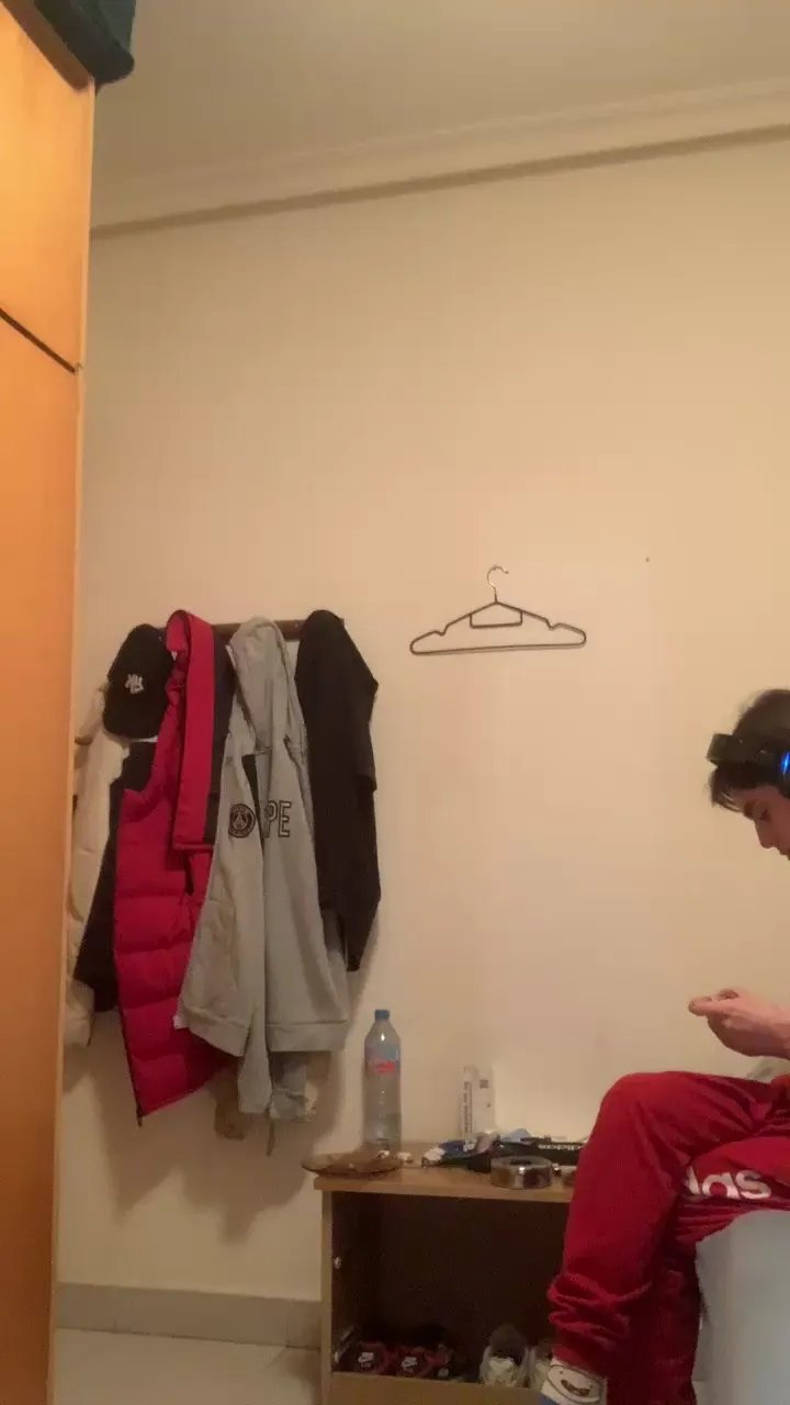 Offline Alexitwink19 on Cam4