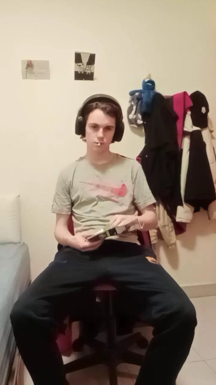 Offline Alexitwink19 on Cam4