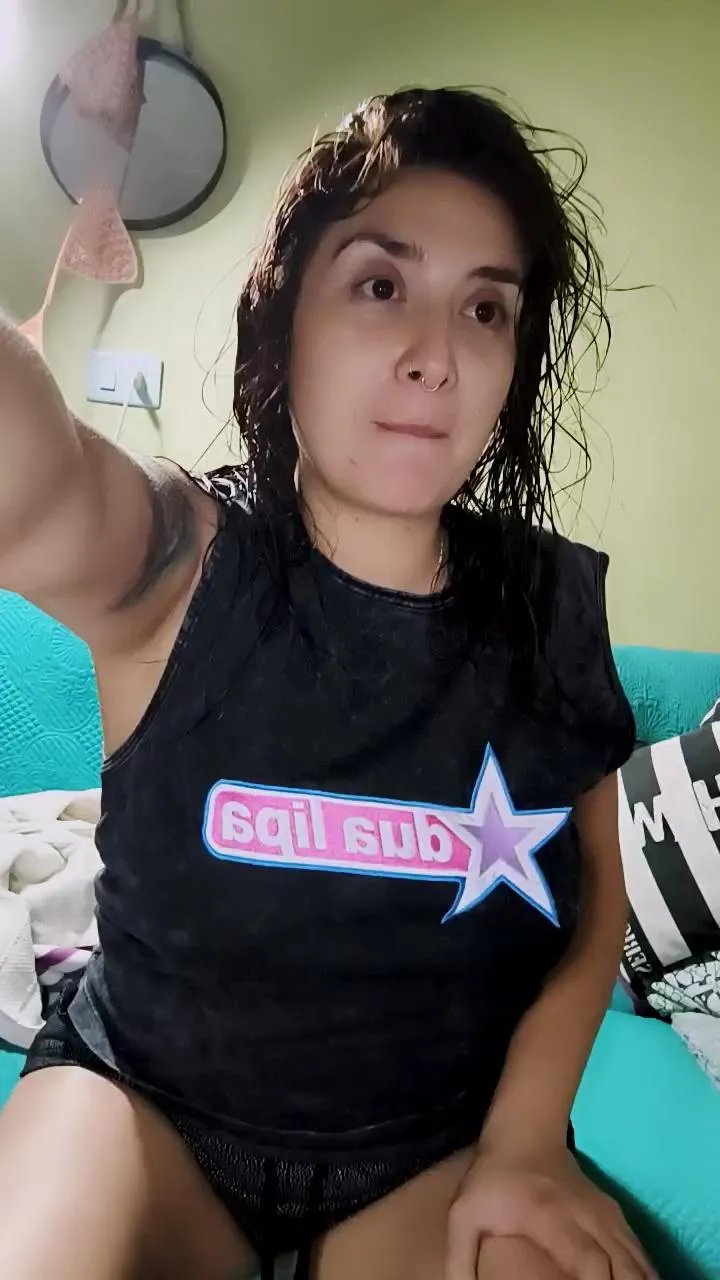 Offline AlmaPagana on Cam4